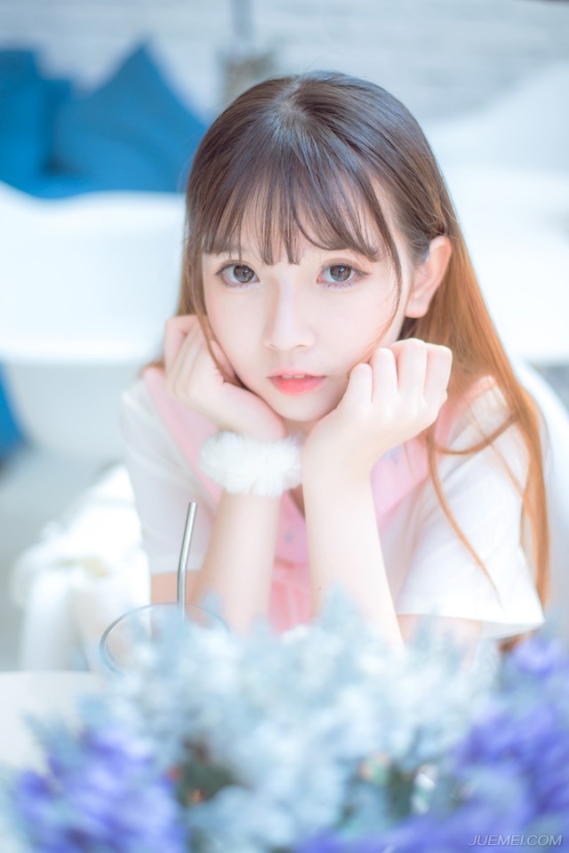 “我自问待你不薄，为何叛我？”刘璋阴沉的看向孟达，一直以来，以自己狗腿子形象在自己面前的孟达，今天的表现却让刘璋有些难以接受，什么时候一副奸佞嘴脸的孟达，身上竟然有这种从容不迫的气度了？还是自己认识的那个孟达吗？